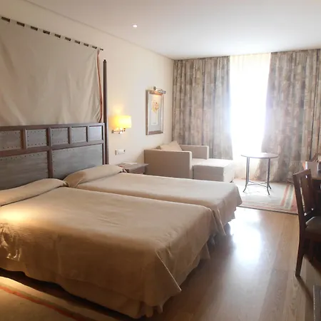 Hotel De 4*