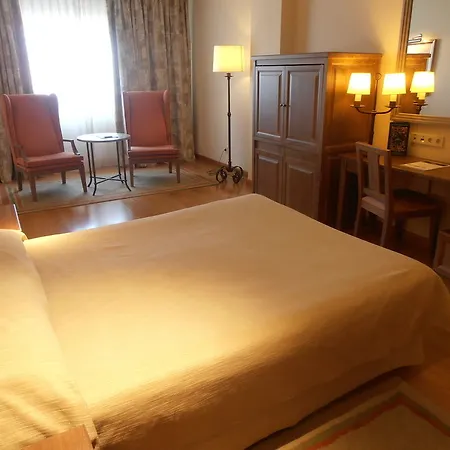 Hotel De 4*